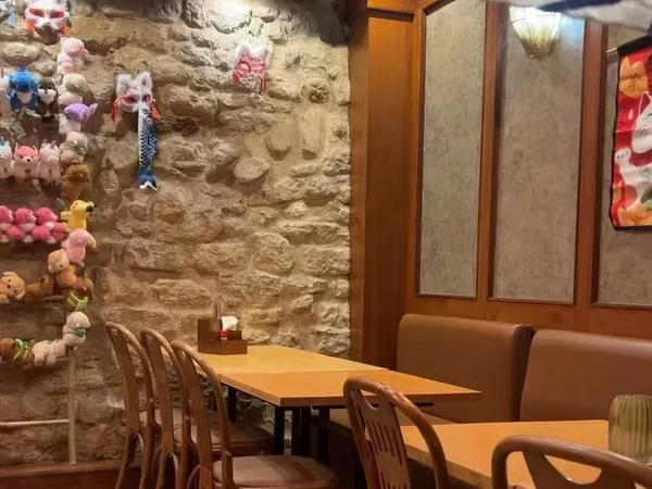 Warm ambiance for a ramen dinner.